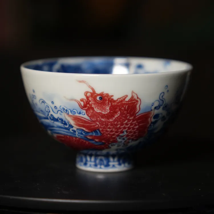 九悠阁严选-专属款-景德镇高端茶器-澄怀堂-釉里红鱼化龙鸡心杯