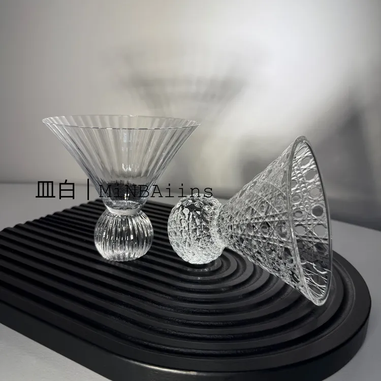 高级感INS风马天尼矮脚杯羽毛球玻璃杯浮雕酒杯咖啡杯简约红酒杯