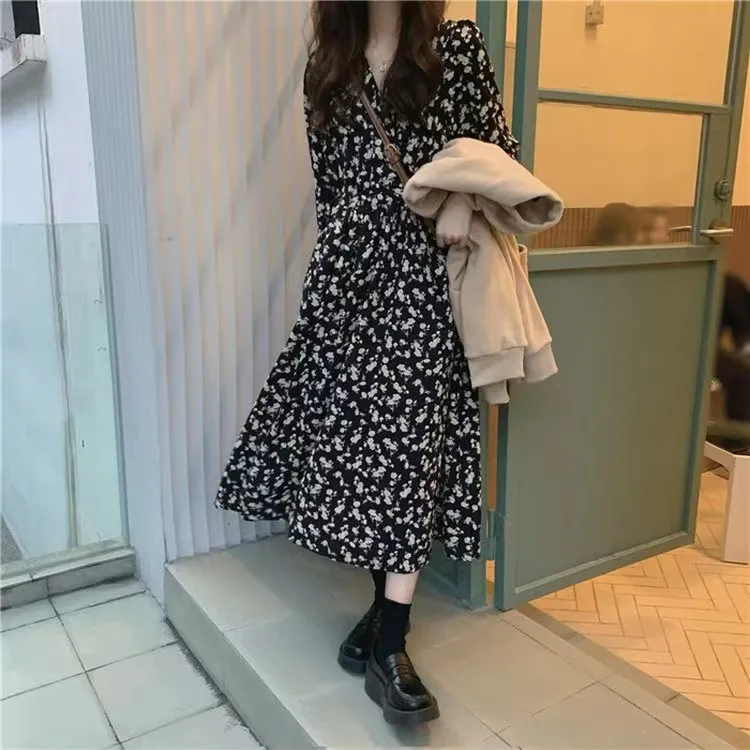 女装法式v领碎花裙子2024年春秋季新款中长款打底潮ins长裙