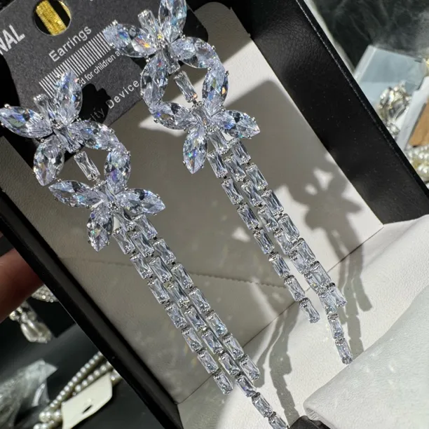 铜合金合成锆石耳饰 双层蝴蝶流苏长款精致耳环超闪甜美风925针