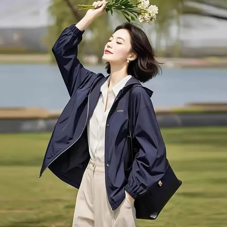 2025超火秋季新款今年流行的小个子独特超好看藏蓝色夹克薄外套女