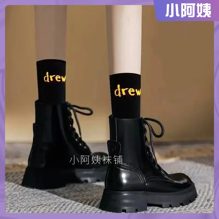 中筒款黑色袜子女中筒袜ins潮外穿秋冬长筒袜纯棉配马丁靴鲨鱼裤