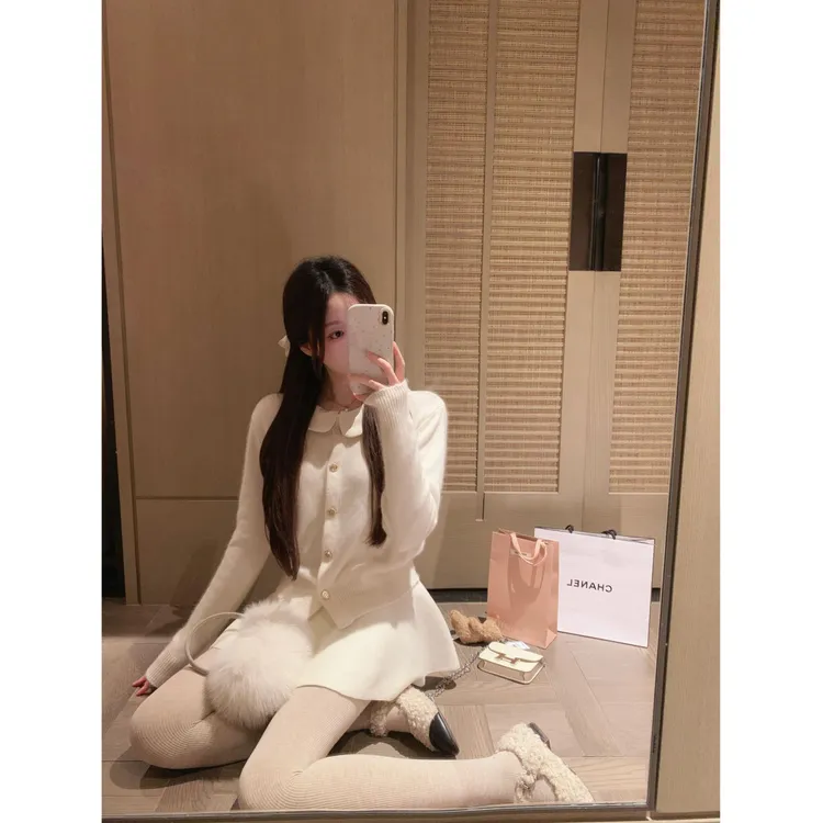 韩系甜美少女2025秋冬新款减龄千金风时尚翻领针织上衣配短裙套装