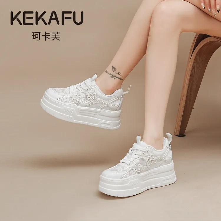 珂卡芙内增高小白鞋女2025夏新款透气网面中式花纹板鞋休闲运动鞋
