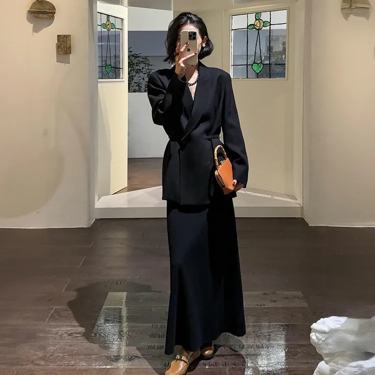 女神范高级感套装2025秋季新款小香风西服长袖款外套半身裙两件套