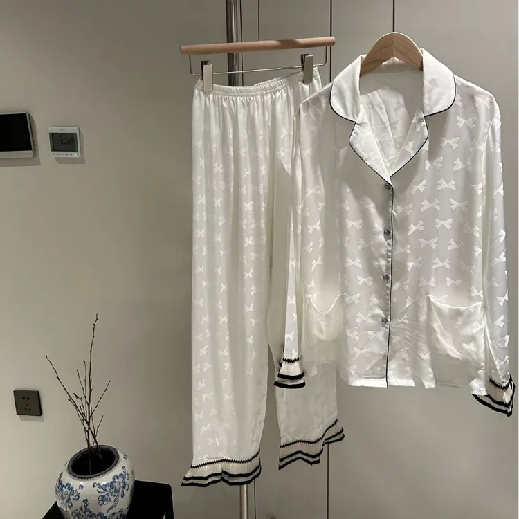 春秋季薄款女式居家冰丝睡衣女宽松奢华欧美ins