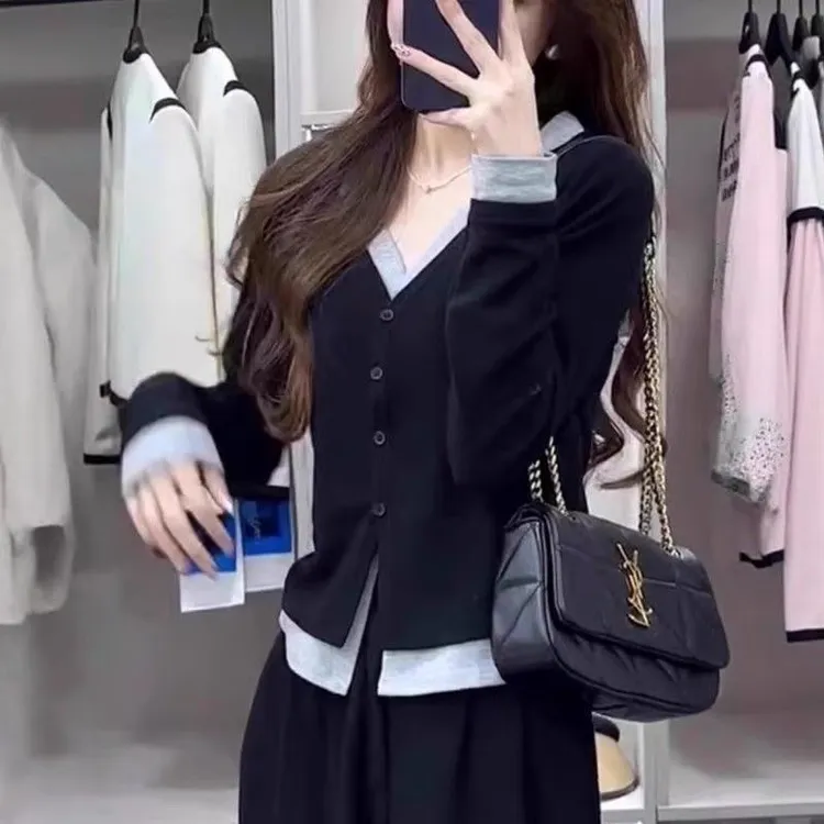 2025秋冬时尚V领假两件长袖纽扣拼接遮肚保暖衫宽松百搭T恤9159#