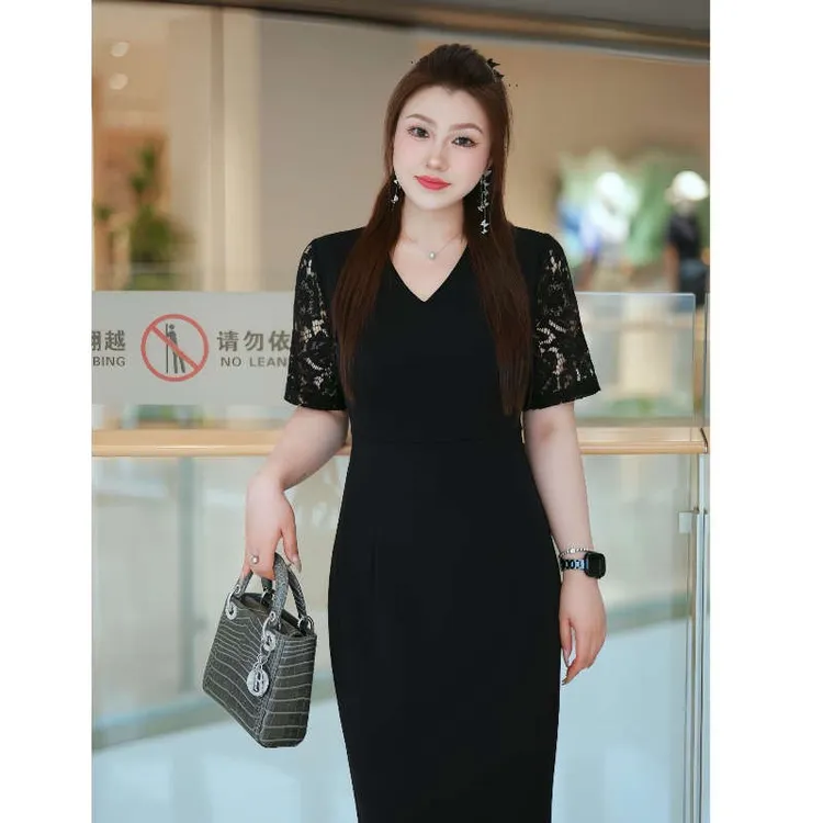 XYD71517高端纯黑镂空蕾丝提花收腰法式气质大码V领质感连衣裙