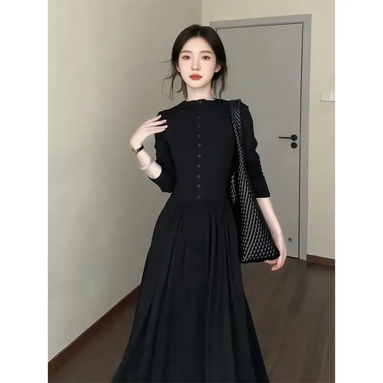 独特漂亮巨好看高级感黑色连衣裙女2025秋季新款今年流行爆款裙子