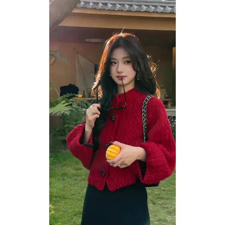 红色圆领毛衣开衫外套女秋冬宽松慵懒上衣小个子高腰a字半身裙