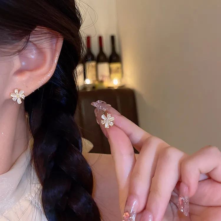 铜合金锆石耳饰 精致锆石花朵耳钉女高级感猫眼石耳环网红耳饰