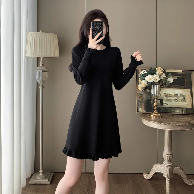 秋冬女装连衣裙2025新款打底荷叶边小个子配大衣a字黑色毛衣裙子