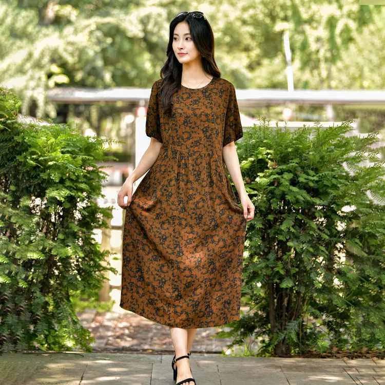 2025夏季新款棉绸连衣裙宽松大码女人造棉外穿时尚洋气度假长裙子