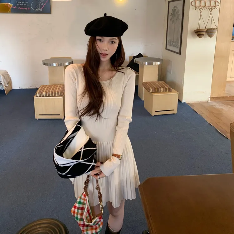 燕麦奶咖～韩系百搭圆领打底显瘦针织连衣裙长袖裙子秋冬法式收腰