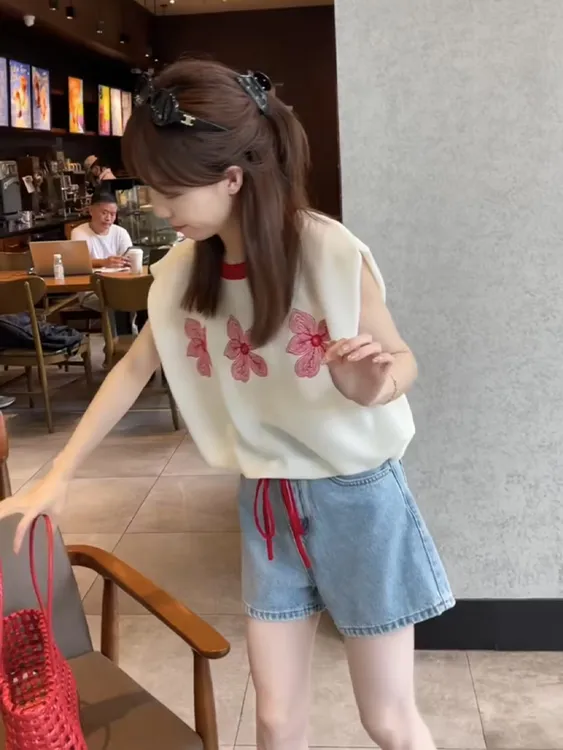 2025夏季新款小个子韩系通勤时尚穿搭撞色圆领上衣高腰短裤两件套