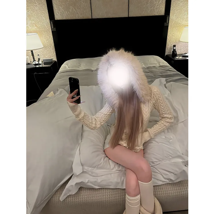 高级感米白色毛毛领麻花毛衣外套女2025秋冬新款显瘦短裤两件套装