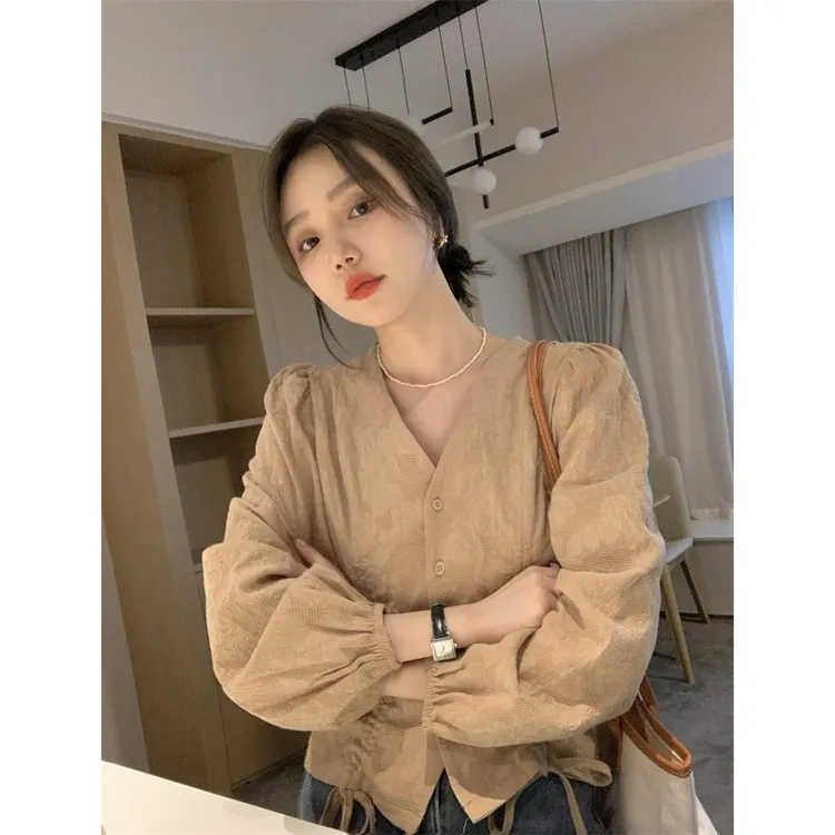 大尺码女装设计感短款上衣女胖妹妹遮肚显瘦洋派抽绳V领长袖衬衫