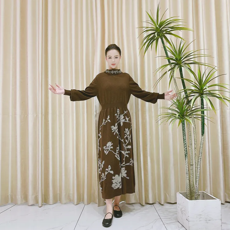 9887咖色脖领枝叶设计款羊毛气质秋冬轻奢针织连衣裙时尚复古