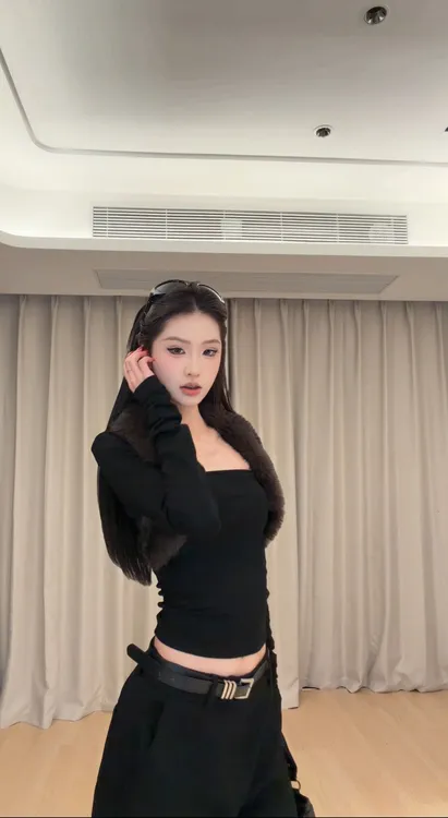 辣妹修身显瘦加绒毛毛长袖坎肩开衫+抹胸上衣两件套