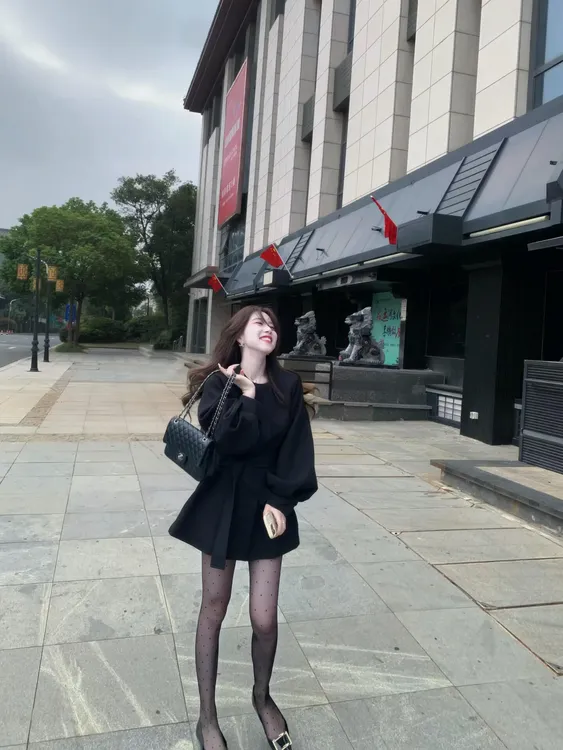 高级感黑色外套女2025秋季新款灯笼袖系带宽松显瘦中长款气质上衣