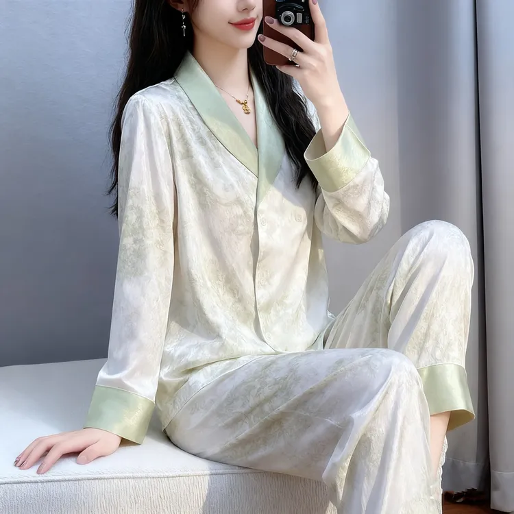 原创睡衣女2025新款爆款冰丝春秋季简约长袖休闲居家睡衣女款浅绿