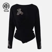 TCH私服烫钻工艺时尚小熊高级感黑色针织衫女T72C09E5094轻奢tch