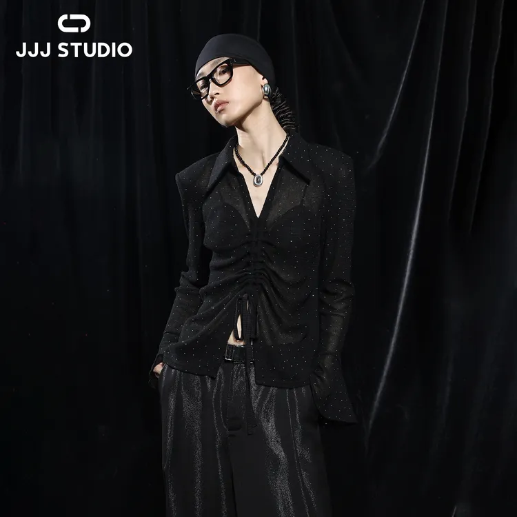JJJ STUDIO黑色翻领抽褶网纱烫钻上衣女复古喇叭袖轻奢JDWWA1N302