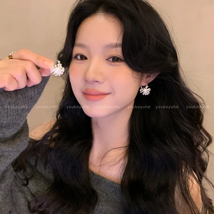 铜合金耳饰 银色烟花珍珠耳环女2025新款独特高级感耳扣秋冬耳饰