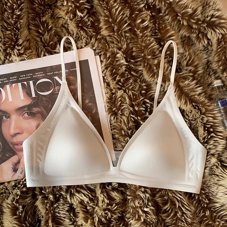缎面牛奶丝法式深V领内衣女夏细肩带无痕三角杯小胸无钢圈文胸薄