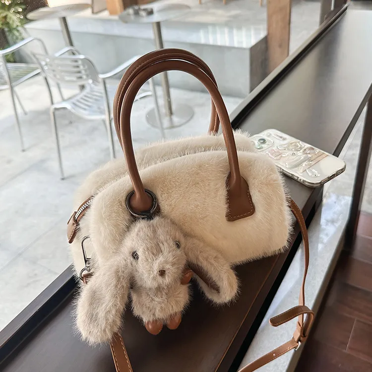 秋冬季超火小众毛茸茸包包女2025新款时尚百搭斜挎包手提包毛毛包