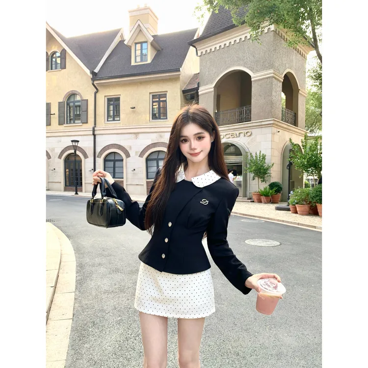 画解WAHJU【爱尔小女】秋季领口波点拼接设计黑色外套半裙9900W
