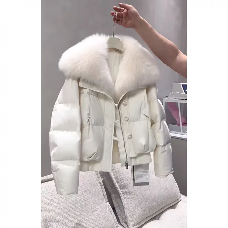 超好看轻奢毛绒大翻领白色羽绒服女2025冬装加厚保暖外套面包服