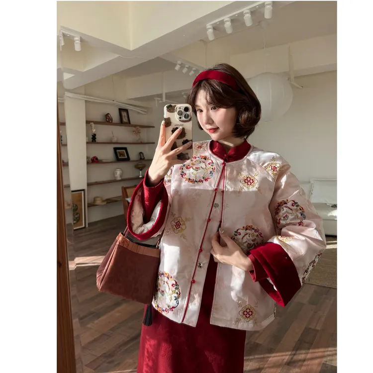 蕾英俊-昭昭如愿-新国标90白鸭绒国风提花磁吸毛领羽绒服JFM8053