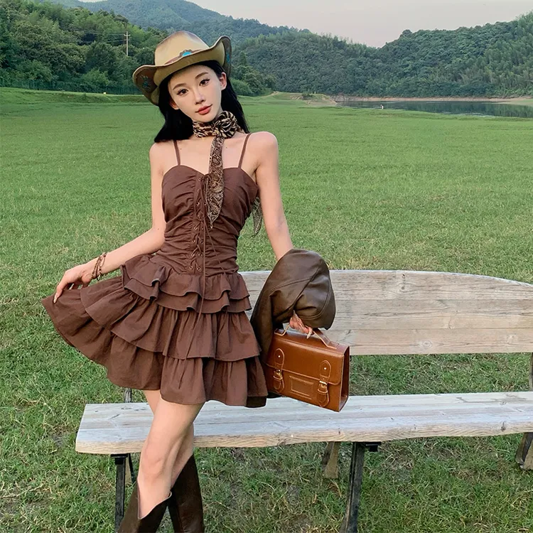 新疆旅游川西穿搭复古美拉德荷叶边吊带连衣裙收腰显瘦度假短裙子