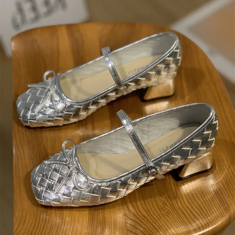 方头编织粗跟浅口单鞋女2025新款夏秋蝴蝶结一字扣带中跟玛丽珍鞋