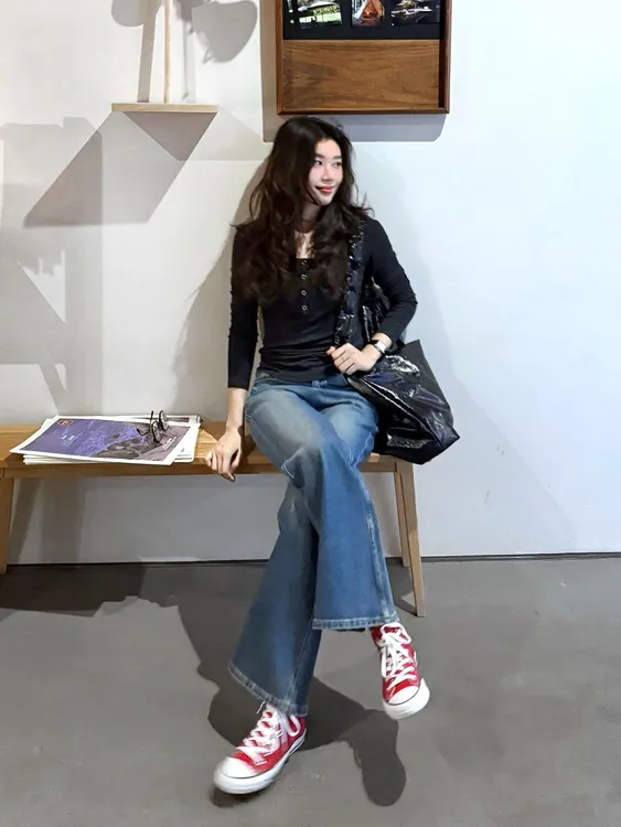 早秋时尚新款气质小众女装通勤慵懒风显瘦长袖上衣休闲百搭牛仔裤