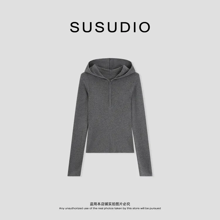  SUSUDIO 丝光羊毛 连帽极简半拉链收腰透气针织衫 Z6016