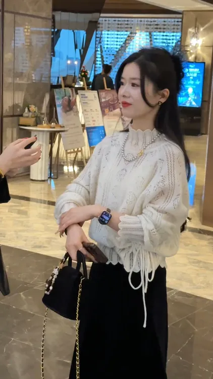 2025秋冬新款女法式高级感立领镂空钩花针织衫高腰显瘦加绒半身裙