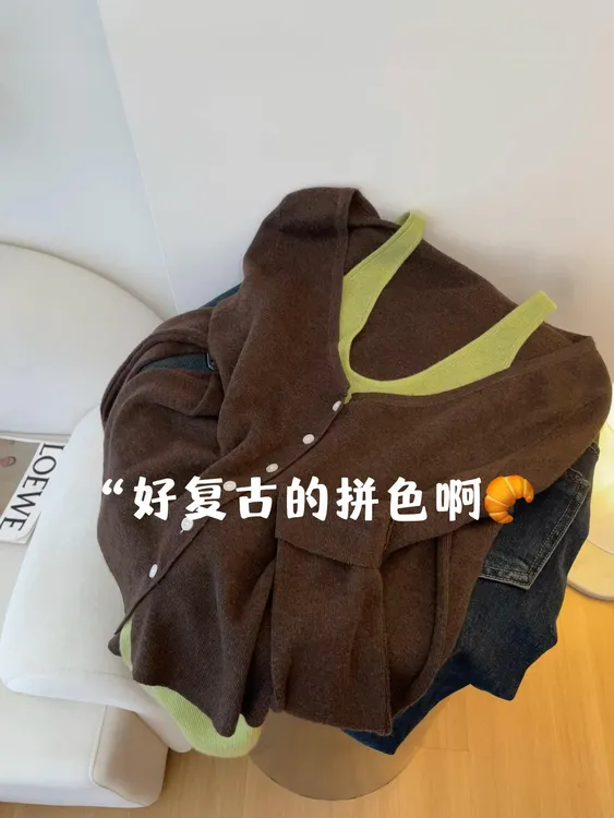 韩系复古辣妹风假两件拼接针织衫女秋冬气质撞色开叉长袖V领上衣