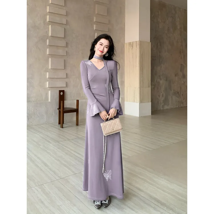 凌茜恣禾【影蝶】法式黑色蝴蝶烫钻V领长袖针织裙气质显瘦连衣裙女