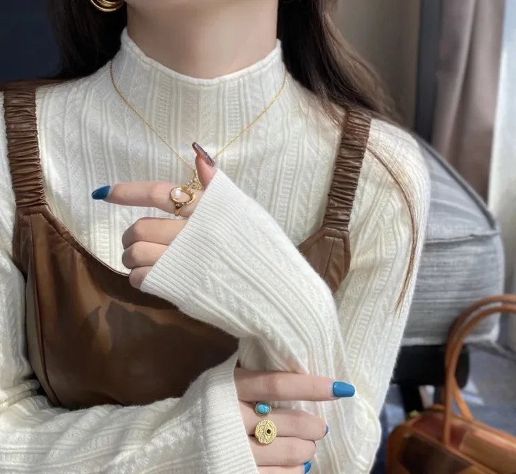 秋冬小香风上衣女内搭2024早秋新款半高领白色毛衣长袖针织打底衫