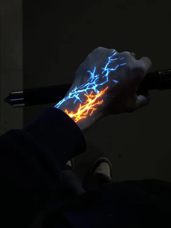 爆款荧光闪电秋冬霸气手背手臂图潮酷男女小众荧光纹身贴纸情侣款