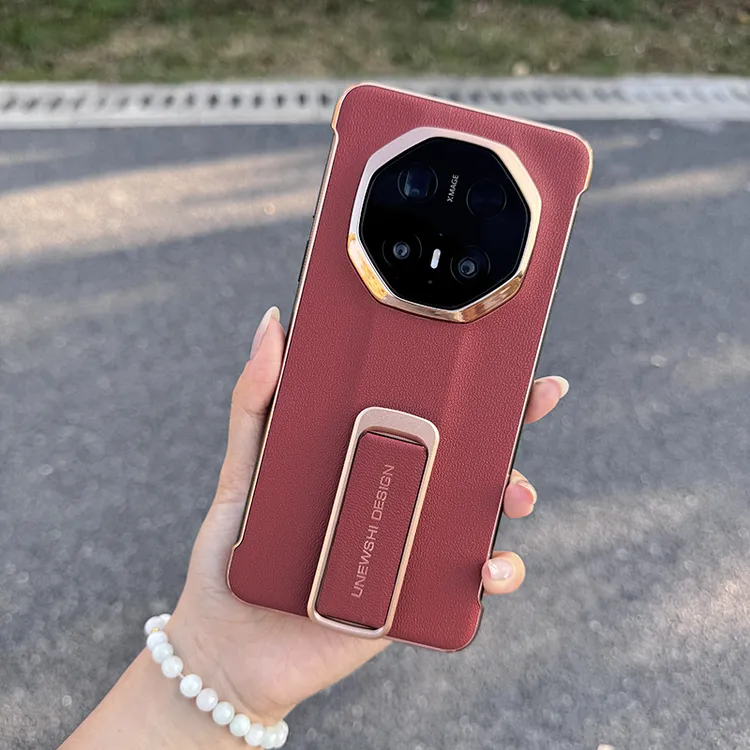 适用华为mate70RS非凡大师手机壳新款电镀旋转支架腕带真皮保护壳