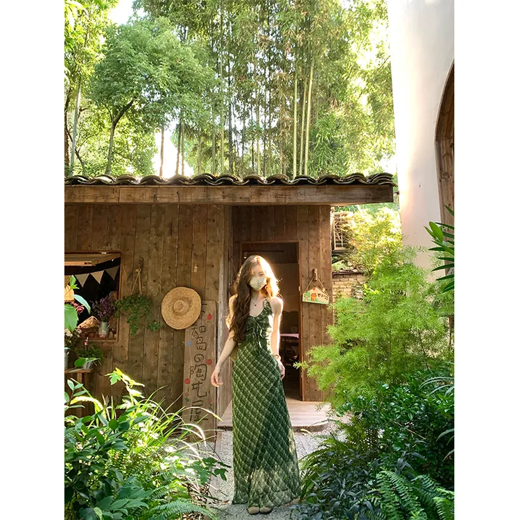 夏季设计感无袖吊带过膝长裙女士高级挂脖复古格纹裙长款连衣裙子