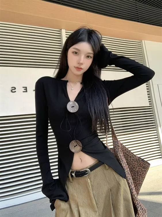 纯欲风设计感纽扣长袖t恤女2025春秋季新款收腰显瘦百搭打底上衣