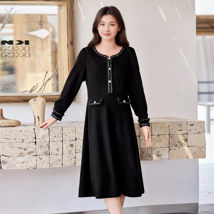 MsShe大码女装冬装法式小香风方领显瘦磨毛针织连衣裙S2510016