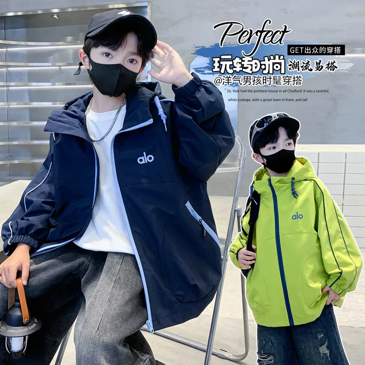 男童外套春秋款儿童2025新款秋季男孩连帽上衣大童冲锋衣秋天夹克