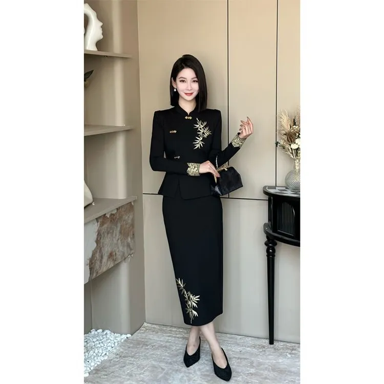 秋冬新中式国风显瘦刺绣盘扣套装女