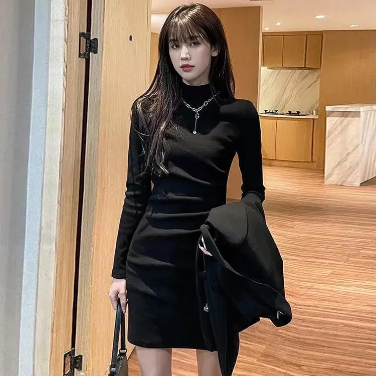 打底连衣裙2025新款秋冬女配黑色高腰显瘦遮肉妈包臀裙内搭裙子