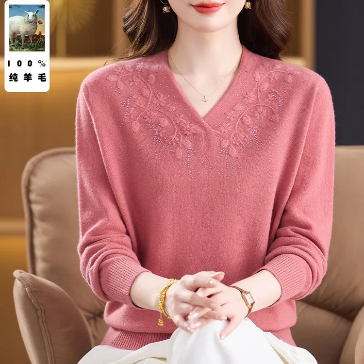 洋气妈妈秋冬100%纯羊毛鸡心领绣花羊毛衫中老年宽松保暖毛衣内搭